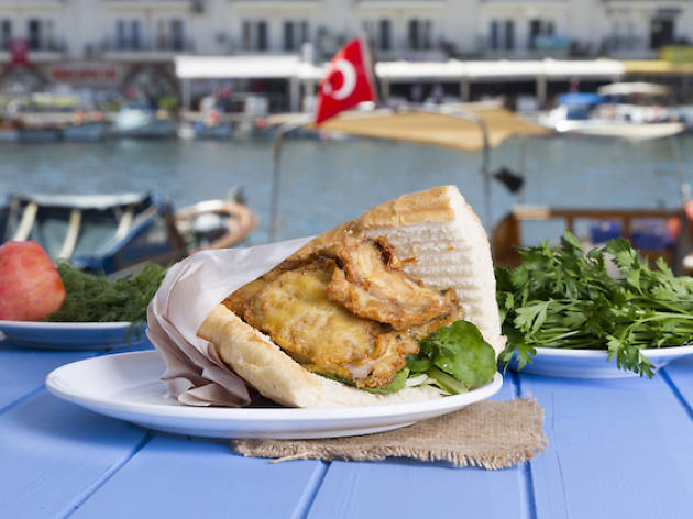 King of Turkish Street Food Eminönü - Fish and Bread